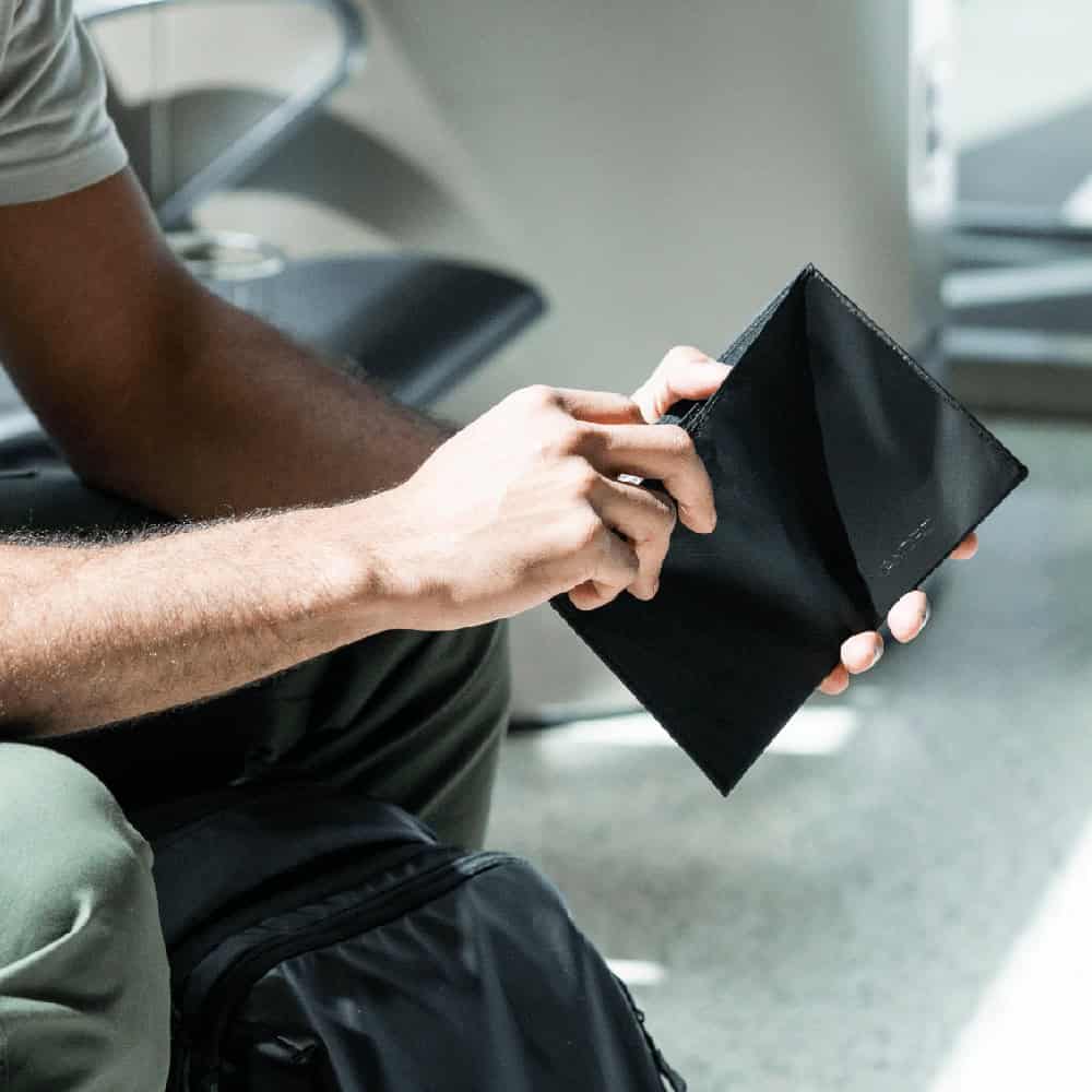WANDRD Travel Wallet Verstecktes Airtag-Fach